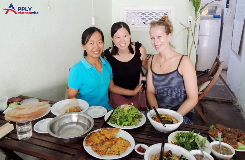 Tourists learn to cook at the Hoian Eco Cooking Class facility
